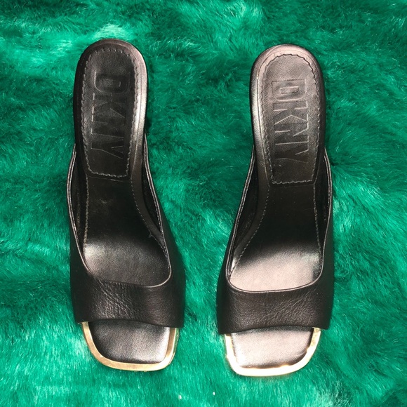 High Heels - Picture 1 of 7